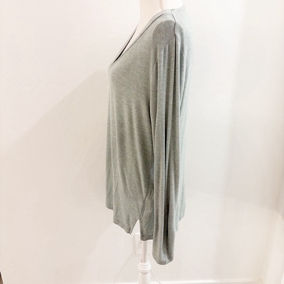 CAbi Laid Back Sage Green Long Sleeve V-neck Tee Top Style 5192 Size L - Picture 7 of 12